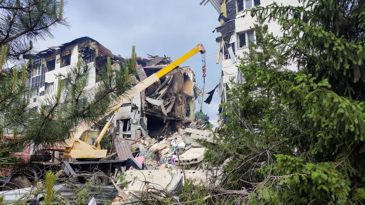 2026-05-22T145330Z_1488649606_RC2EELAMPU1W_RTRMADP_3_UKRAINE-CRISIS-LUHANSK-ATTACK