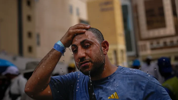 Muslims begin the annual Hajj in sweltering heat against a backdrop of war concerns