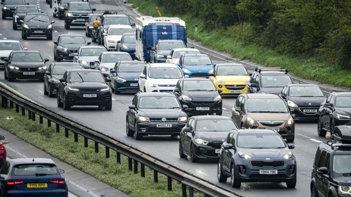 Ignore sat nav diversions to unfamiliar roads when stuck in traffic, drivers told