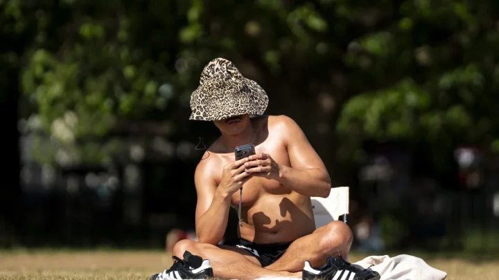 UK heatwave mapped: Latest weather forecasts with temperatures set to hit 32C at weekend