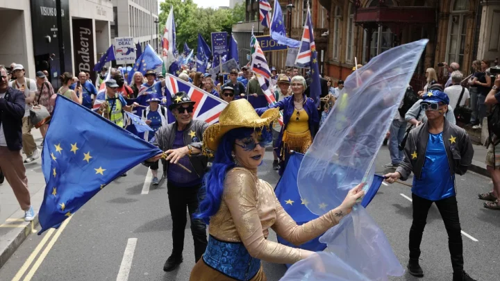 Protesters march on parliament demanding Britain rejoins the European Union