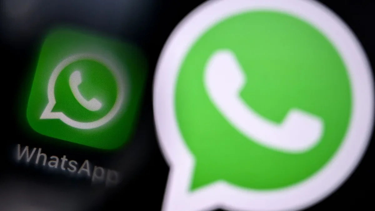Logo-of-US-instant-messaging-software-WhatsApp-displayed-on-a-smartphones-screen