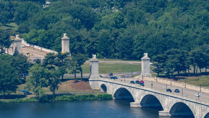 Administration plans intensive, year-round construction schedule for Trump’s triumphal arch