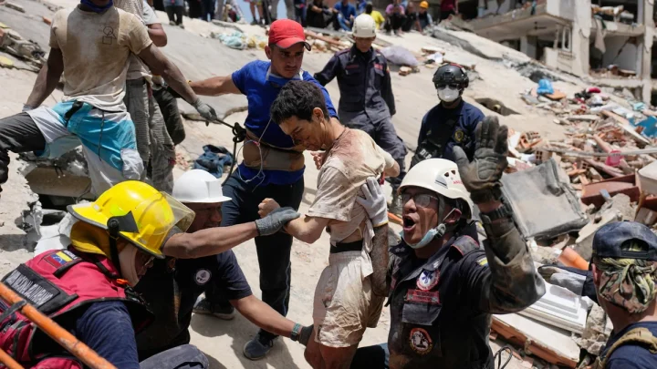 As survivors are pulled from rubble of Venezuela earthquakes, relatives of missing hold out hope