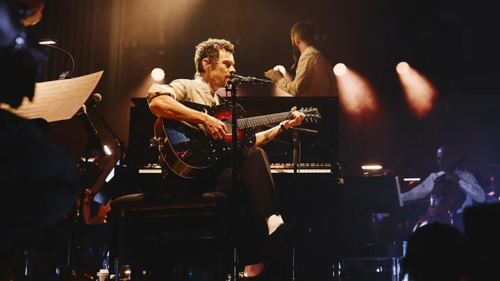 Harry Styles gets standing ovation after ‘stunning’ Simon & Garfunkel cover