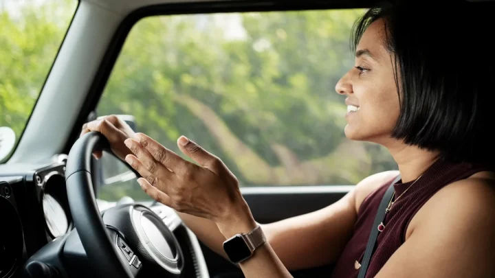 Motorists urged to avoid smartwatches while driving amid legal grey area