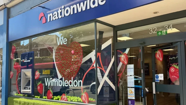 Banks and building societies leapfrog retailers in customer satisfaction index