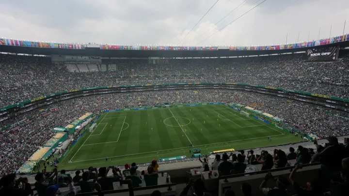What weather conditions are expected at Azteca Stadium for England vs Mexico?